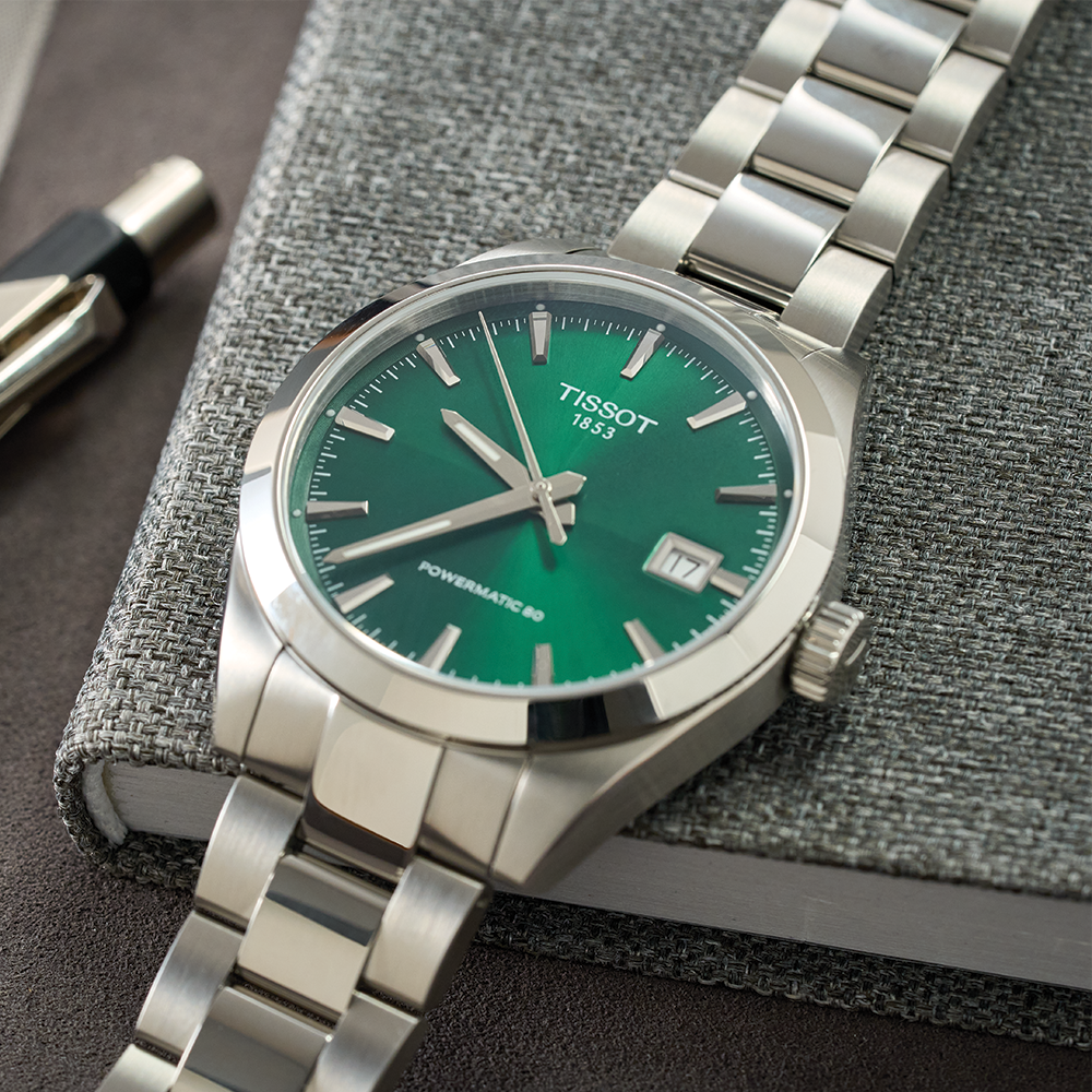 Gentleman 38mm - Green on Bracelet