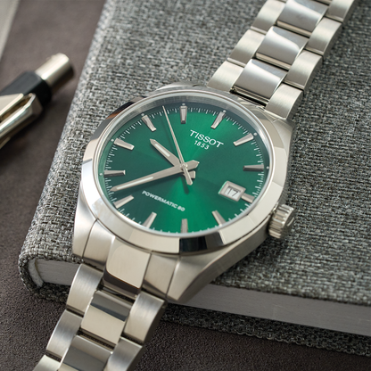 Gentleman 38mm - Green on Bracelet