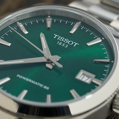 Gentleman 38mm - Green on Bracelet