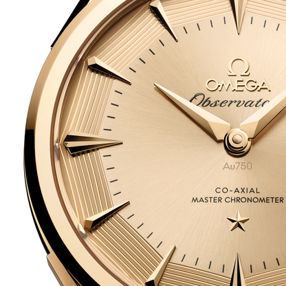 Constellation Observatory Moonshine™ Gold 39.4mm - Gold on Bracelet