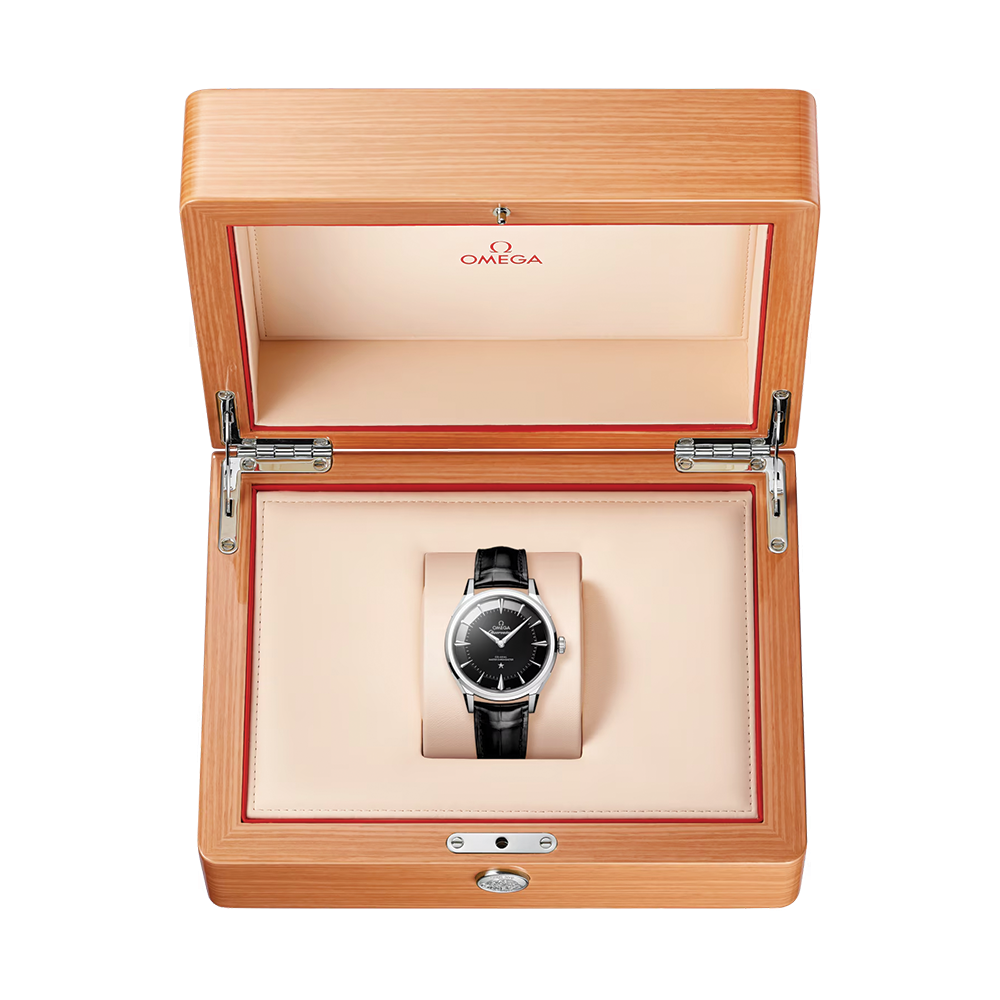 Constellation Observatory 39.4mm - Black on Leather Strap
