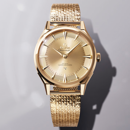 Constellation Observatory Moonshine™ Gold 39.4mm - Gold on Bracelet