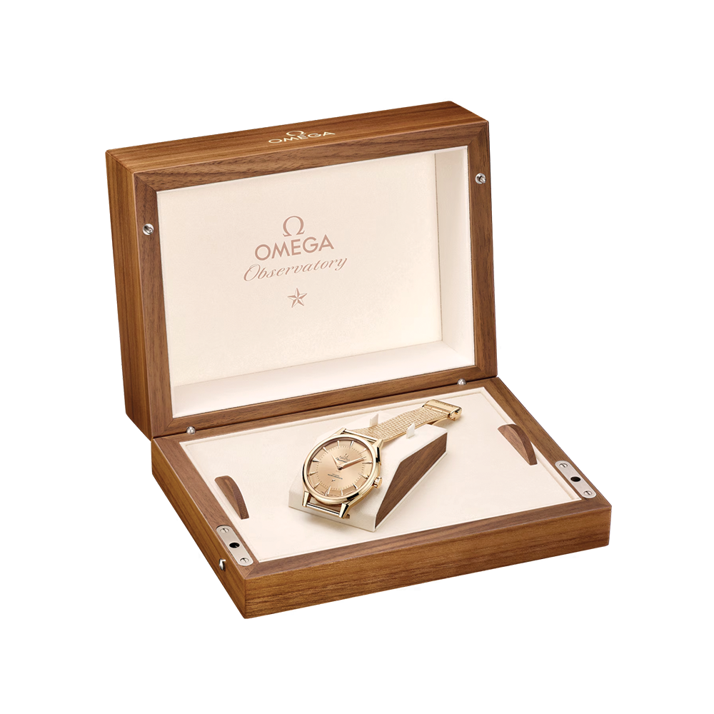 Constellation Observatory Moonshine™ Gold 39.4mm - Gold on Bracelet