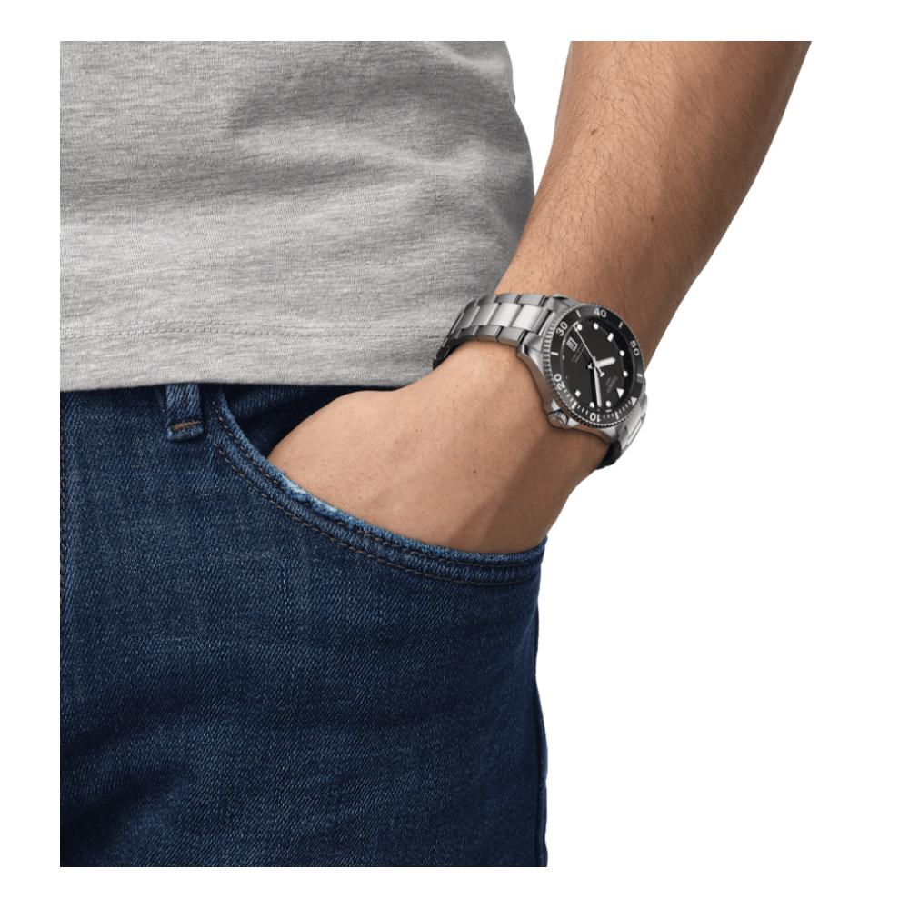 Seastar 1000 Quartz 40mm - Black on Bracelet