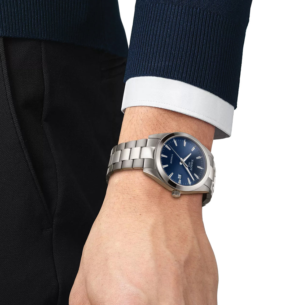 Gentleman Quartz Titanium 40mm - Blue on Bracelet
